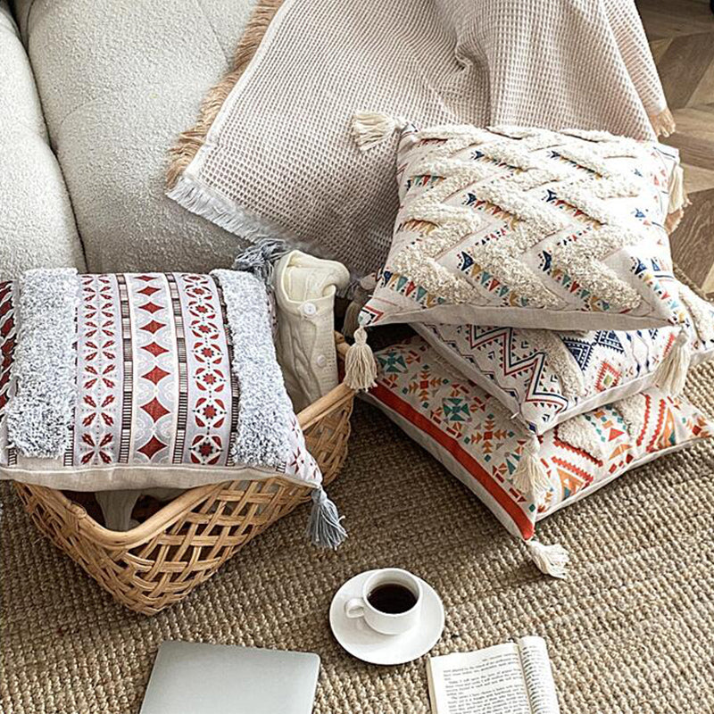 Boho-inspirierter Wurfkissenbezug mit Quasten