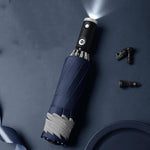 Wetterfester LED-Regenschirm mit reflektierenden Details und umgekehrtem Design