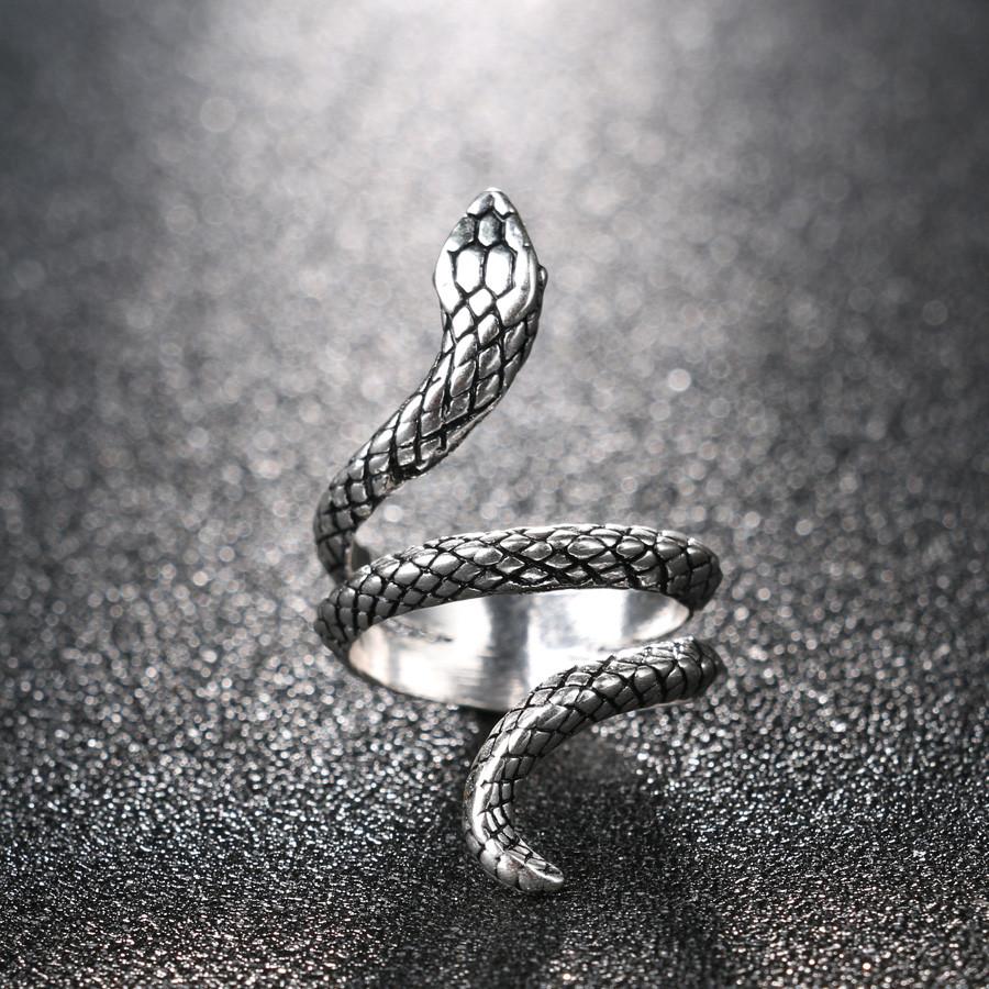 Snake Ring in Silver - Elegant Piece of Jewelry