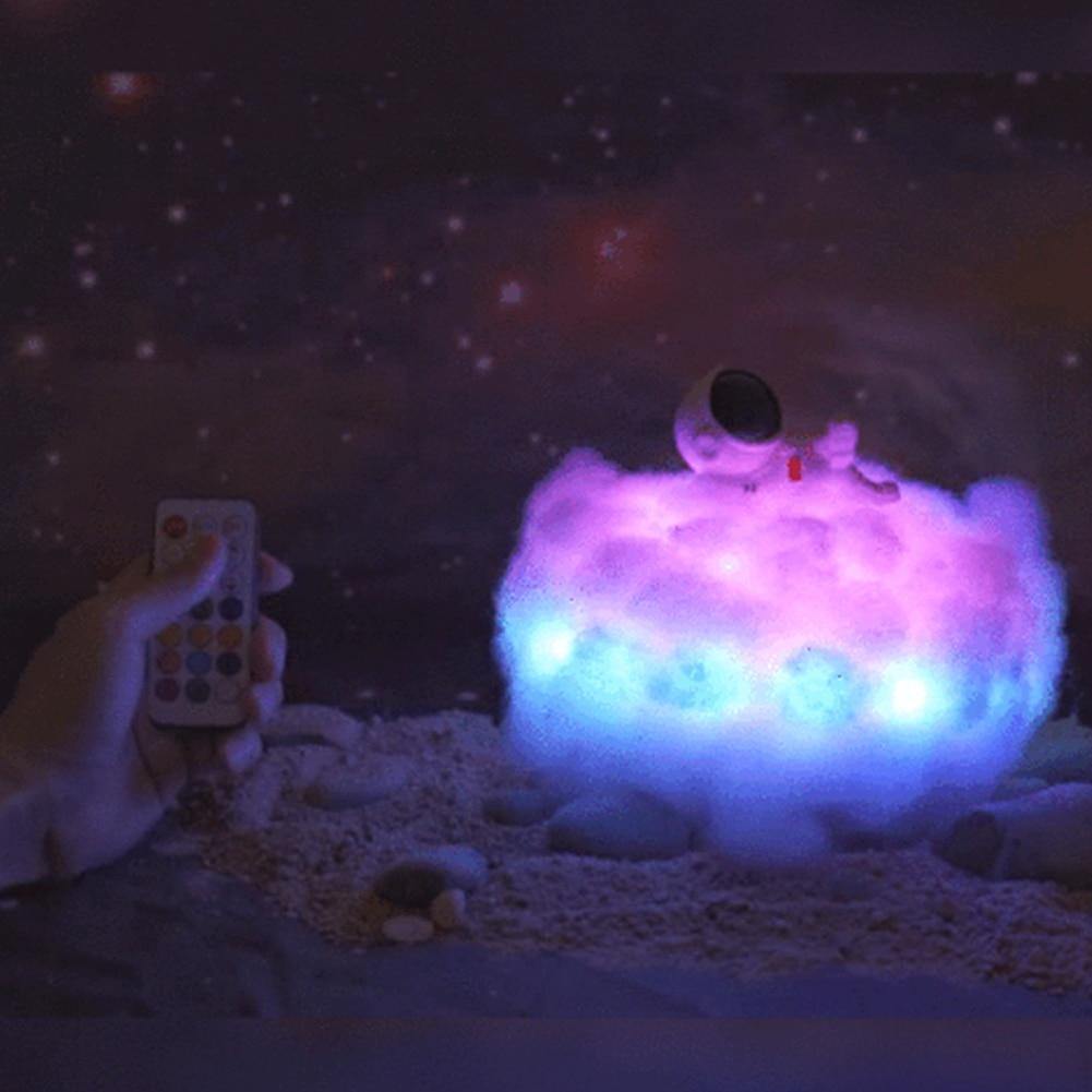 Astronauten-Nachtlicht mit bunten Wolken | NovaLuma