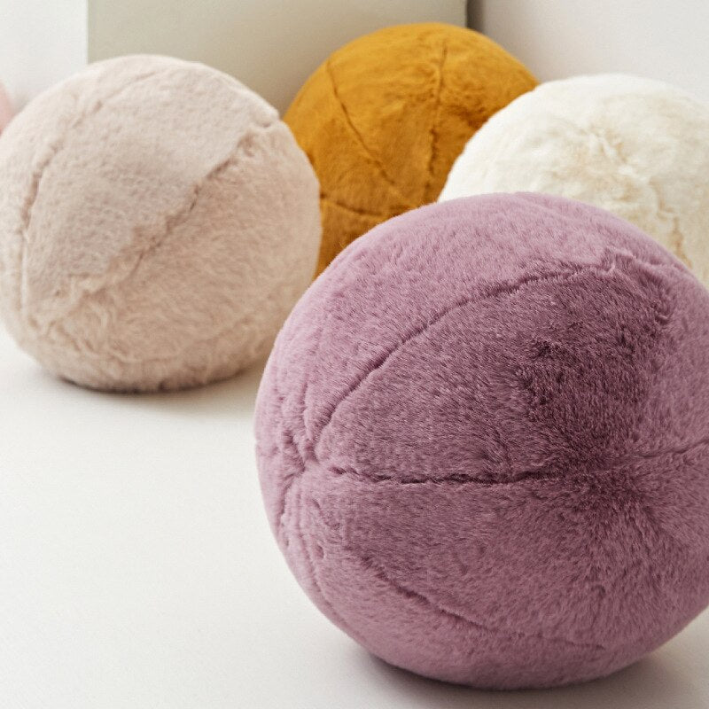 Round short-pile faux fur cushion