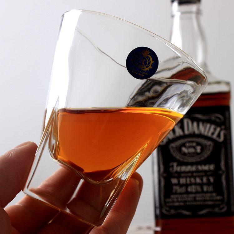 Whiskey- und Weingläser im Churchill-Stil