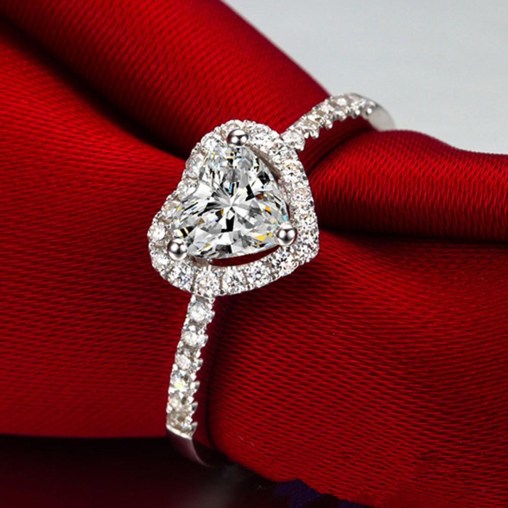 Heart ring made of silver-plated material with crystal decoration