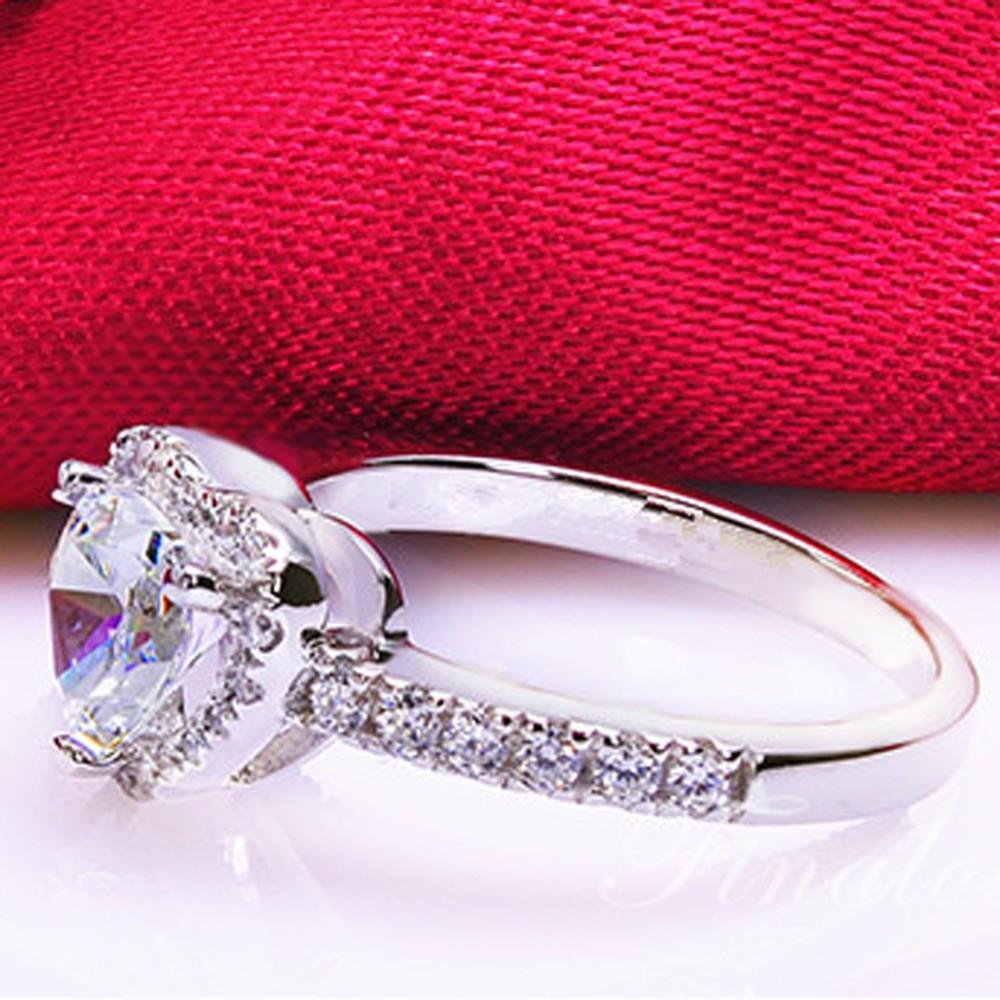Heart ring made of silver-plated material with crystal decoration