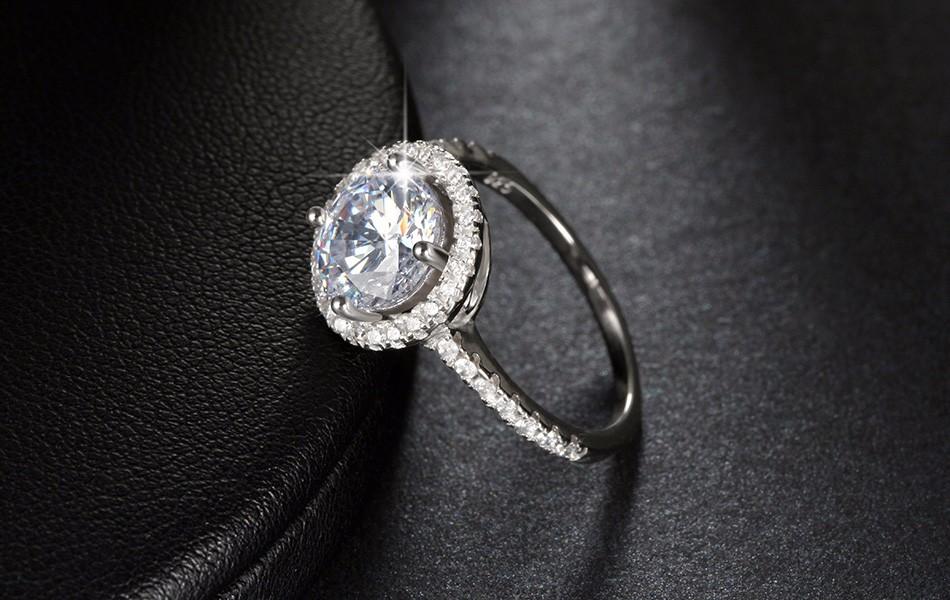 Ring with 1.4 ct CZ and circular crystal border