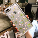 Blütenzauber - Handgefertigte iPhone-Hülle mit echten Blumen