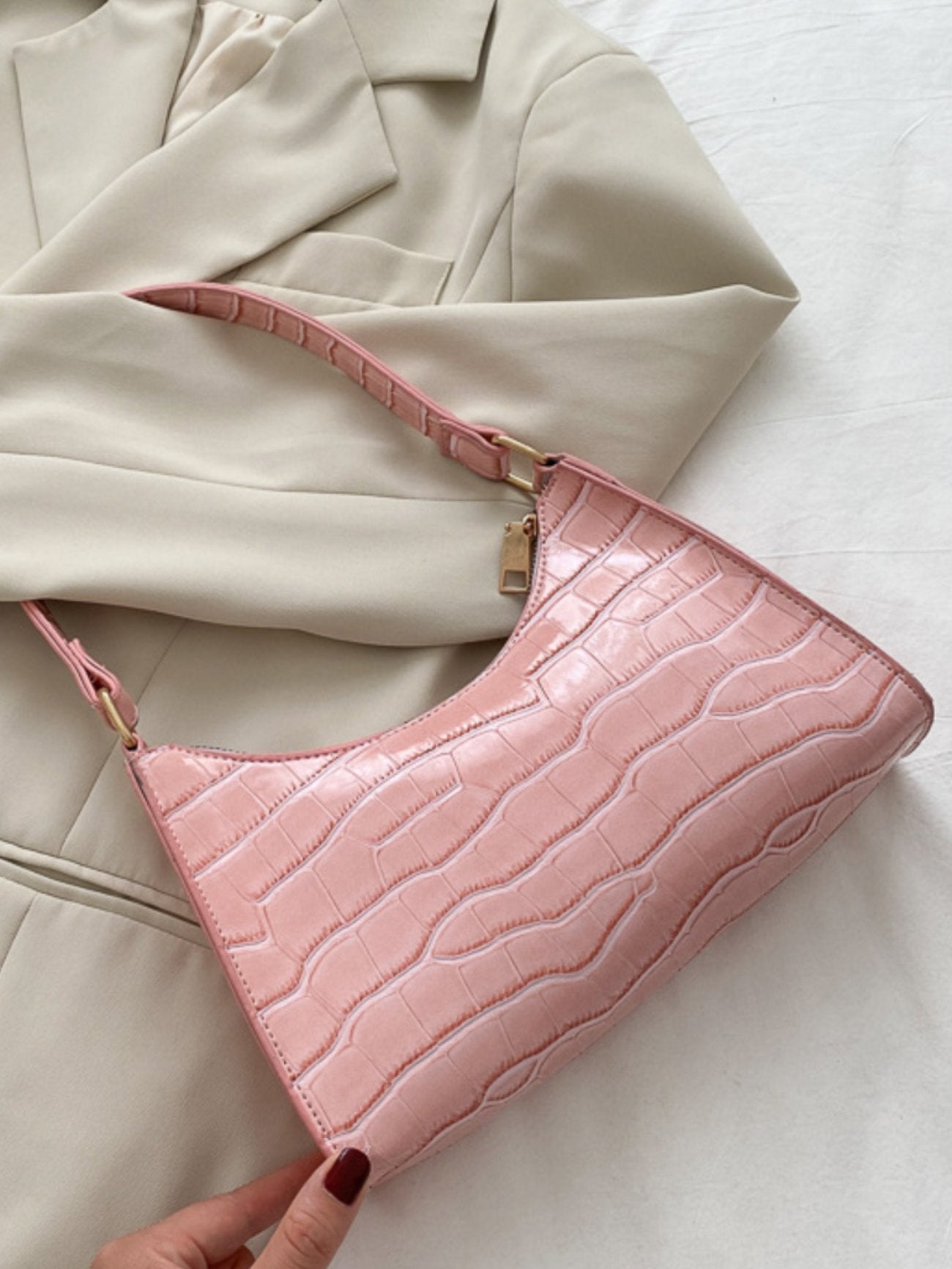 Elegante Baguette-Tasche im stilvollen Schlangenlook