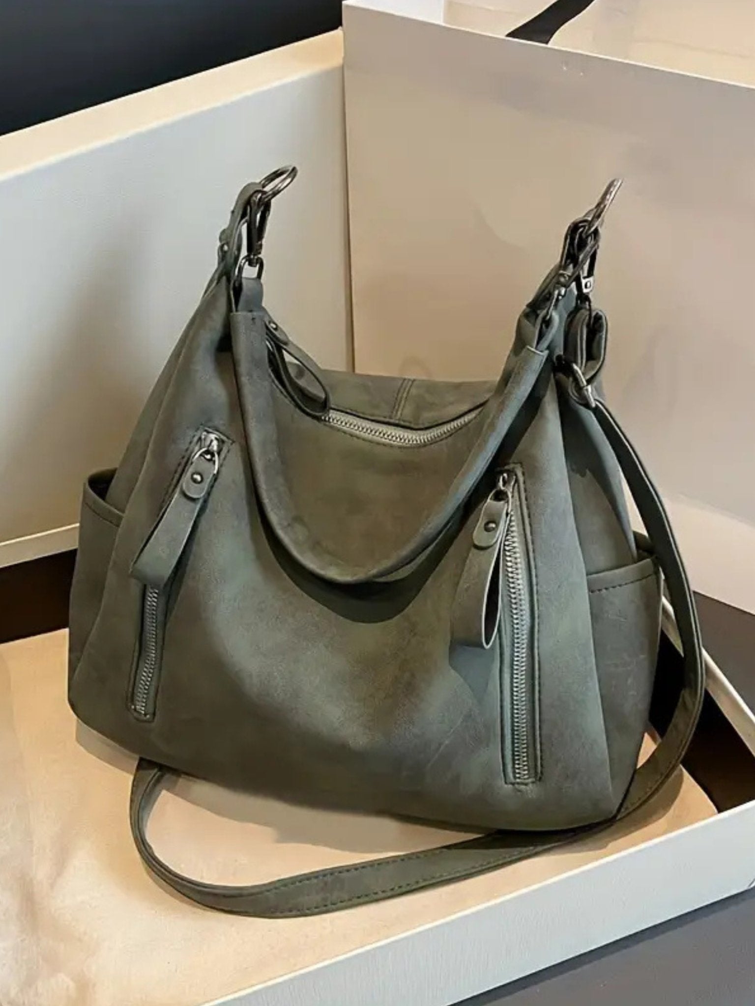 Elegante Schultertasche aus hochwertigem Wildleder für moderne Frauen