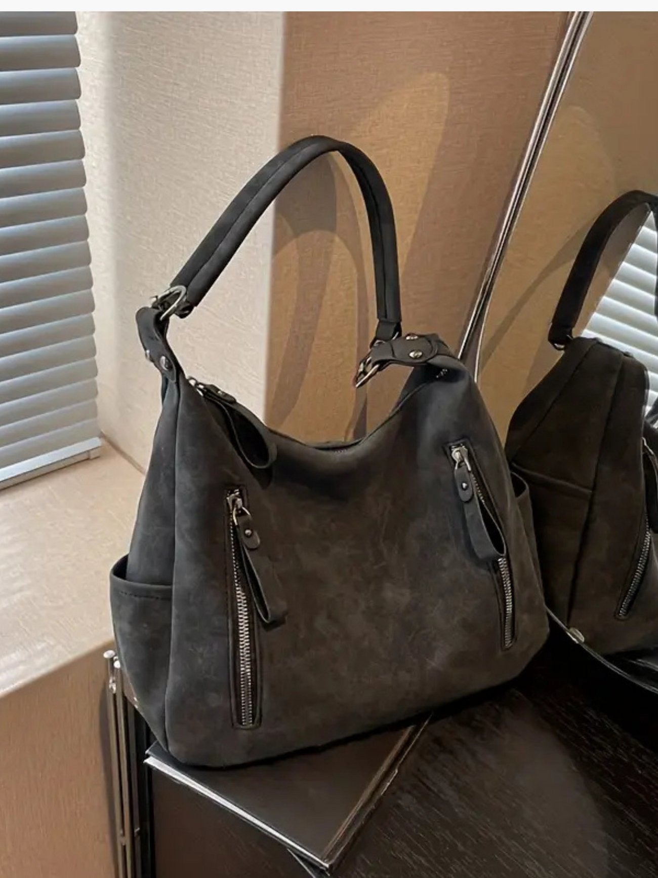 Elegante Schultertasche aus hochwertigem Wildleder für moderne Frauen