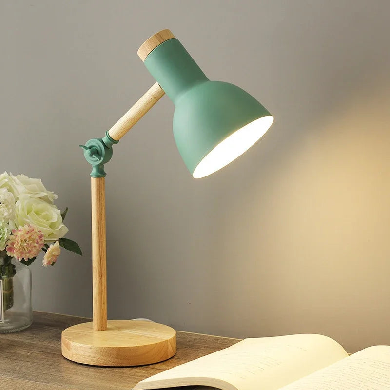 Elegante Holz-Schreibtischlampe für stilvolle Beleuchtung