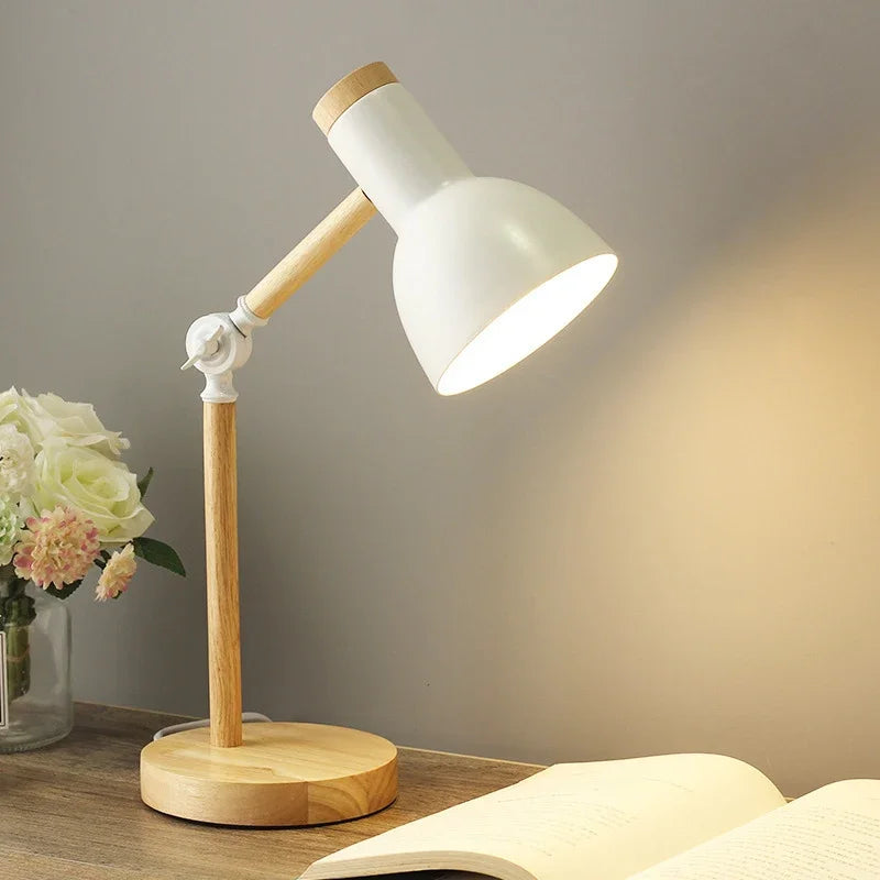 Elegante Holz-Schreibtischlampe für stilvolle Beleuchtung