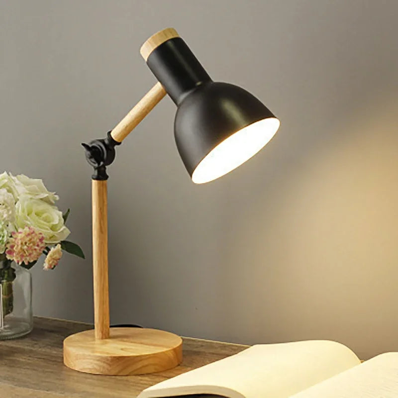 Elegante Holz-Schreibtischlampe für stilvolle Beleuchtung