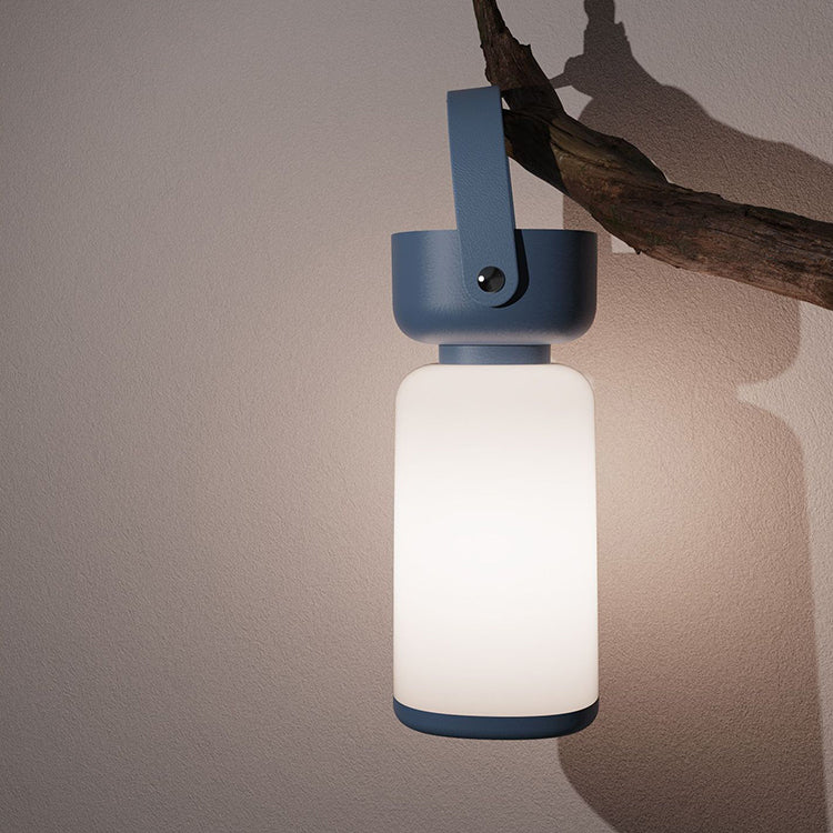 Elegante, tragbare LED-Außenlampe – Wetterfest und Mobil