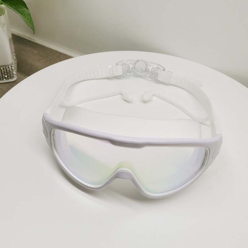 Anti-fog swim goggles with wide vision