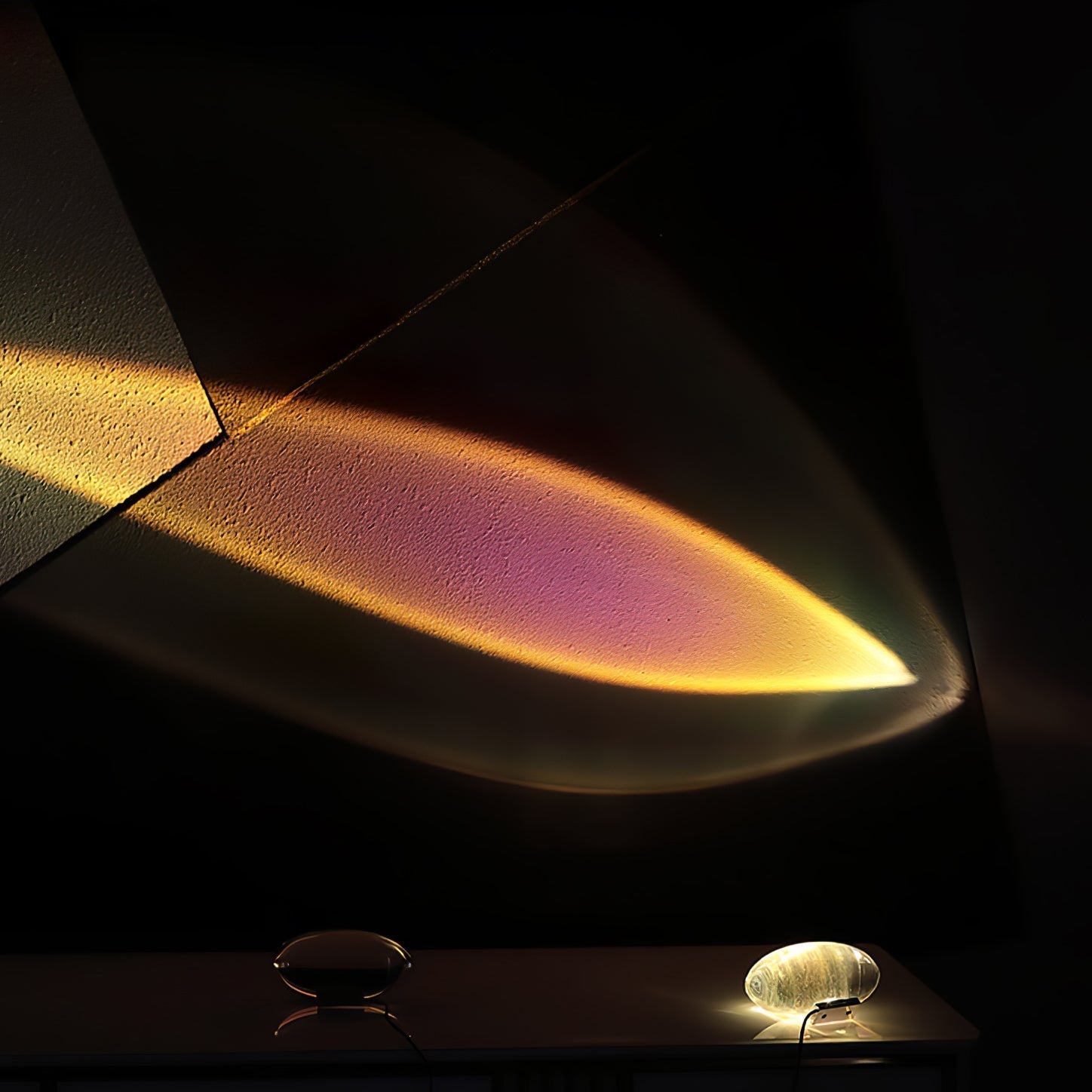 Elegante Tischlampe aus Kristall mit warmem Licht