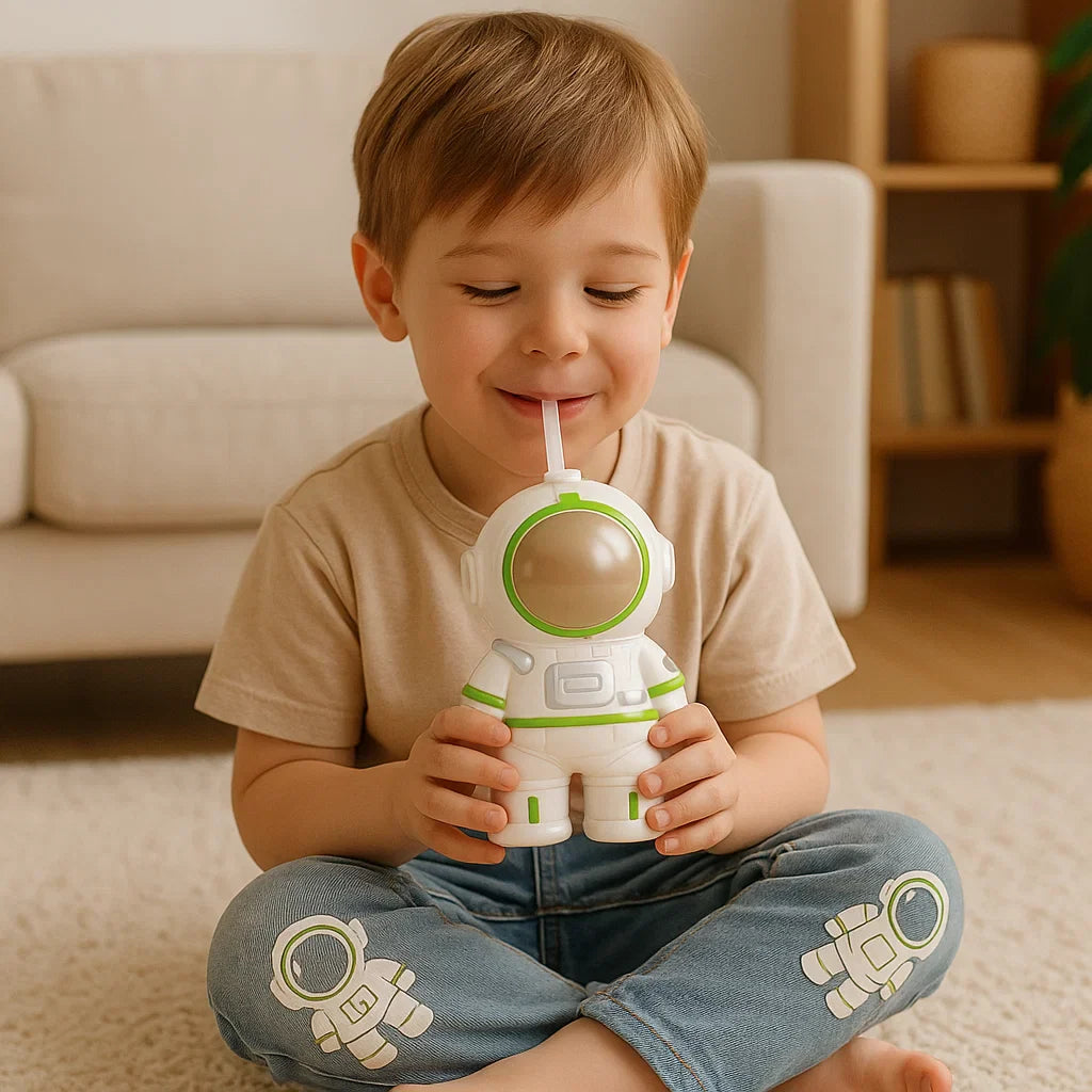 Astronaut-themed water bottle for children
