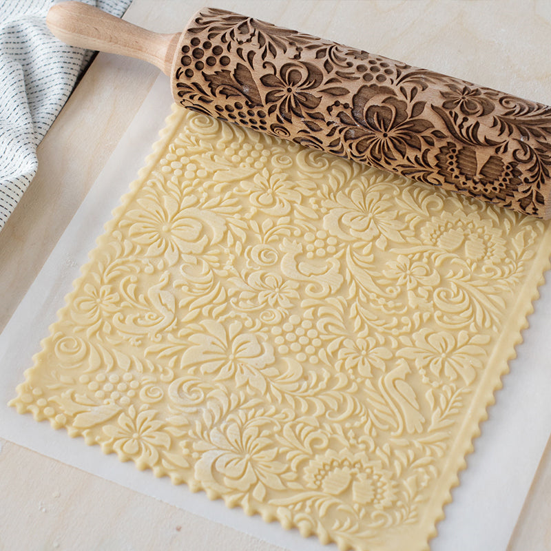 Christmas Rolling Pin with Cookie Cutters for Creative Bakers