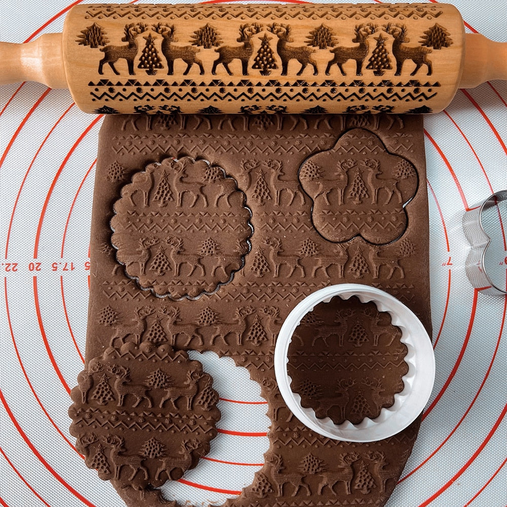 Christmas Rolling Pin with Cookie Cutters for Creative Bakers