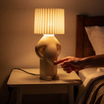 Verspielte LED Tischlampe für Gemütlichkeit und Stil