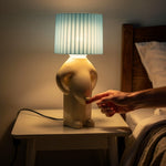 Verspielte LED Tischlampe für Gemütlichkeit und Stil