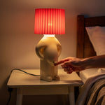 Verspielte LED Tischlampe für Gemütlichkeit und Stil