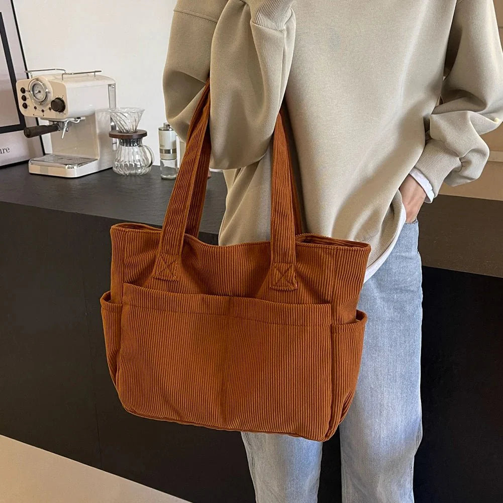 Elegante Umhängetasche mit vielseitigen Fächern