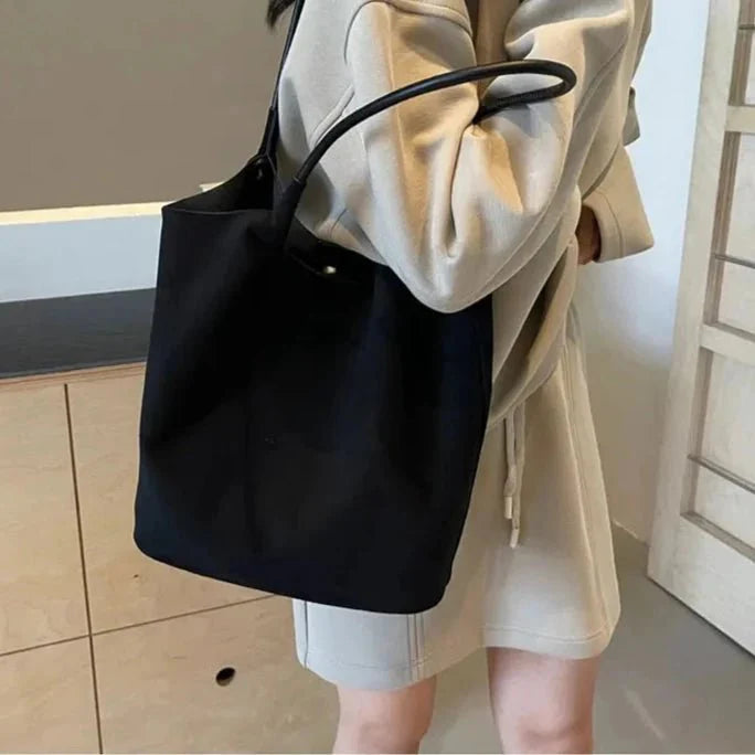 Luxuriöse Wildledertasche mit viel Stauraum für jeden Anlass