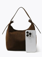 Elegante Schultertasche aus hochwertigem Wildleder