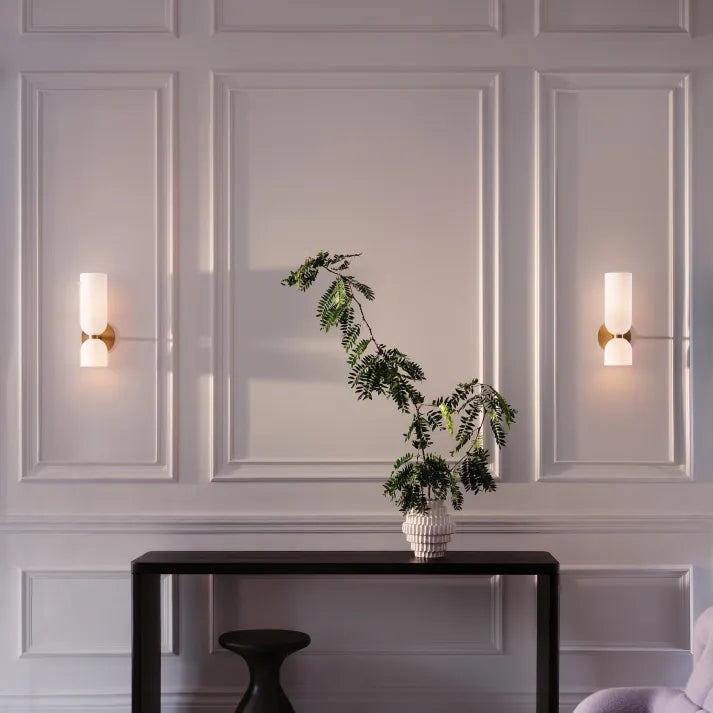 Moderne Glas-Wandleuchte mit Doppelkopf-LED
