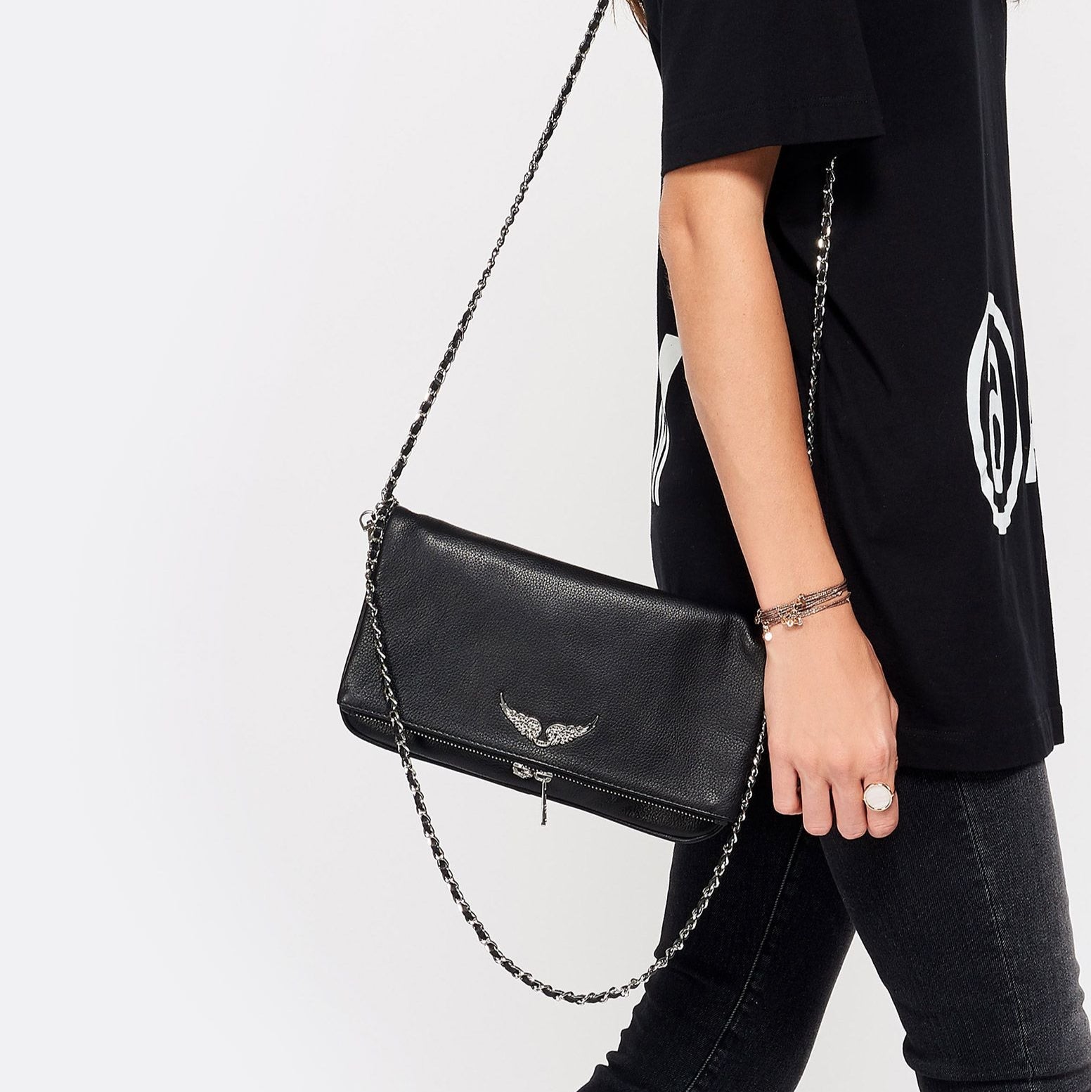 Elegant Crossbody Bag with Chain Strap – Stylish and Versatile